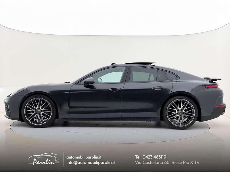Usata Porsche Panamera 354 CV (260 kW) 2024 Grigio vulcano Berlina