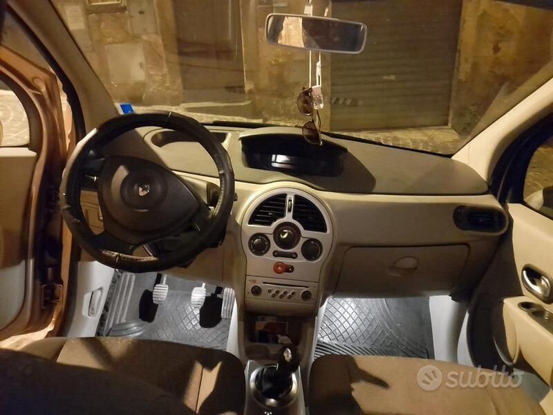 Usata Renault Modus 65 CV (47 kW) 2005 Monovolume
