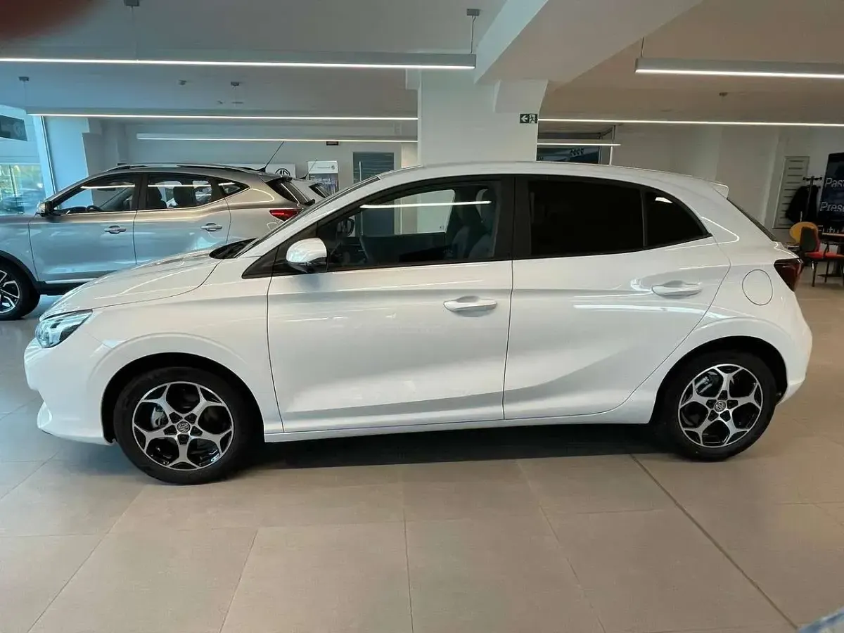 Nuova MG MG3 Luxury 194 CV (142 kW) 2026 Dover white Utilitaria