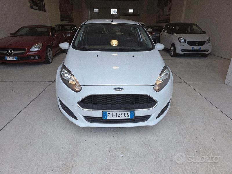 Usata Ford Fiesta 92 CV (67 kW) 2016 Bianco Utilitaria