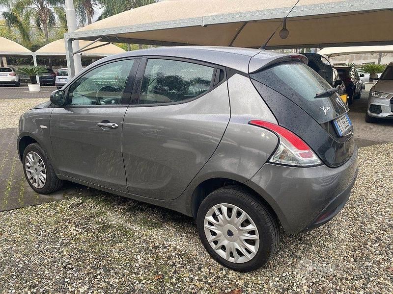 Usata Lancia Ypsilon Gold 85 CV (62 kW) 2013 Grigio Utilitaria