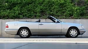 Usata Mercedes E320 220 CV (161 kW) 1997 Argento Cabrio