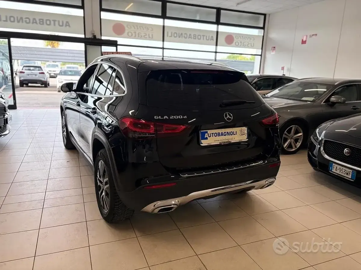 Gebraucht Mercedes GLA200 150 PS (110 kW) 2022 Schwarz SUV