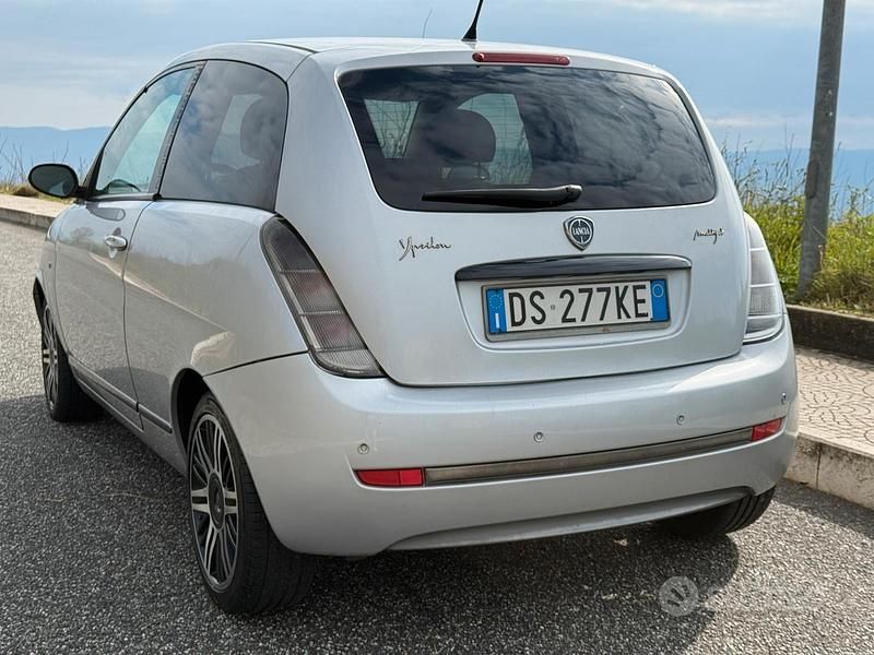 Usata Lancia Ypsilon 75 CV (55 kW) 2008 Grigio Utilitaria
