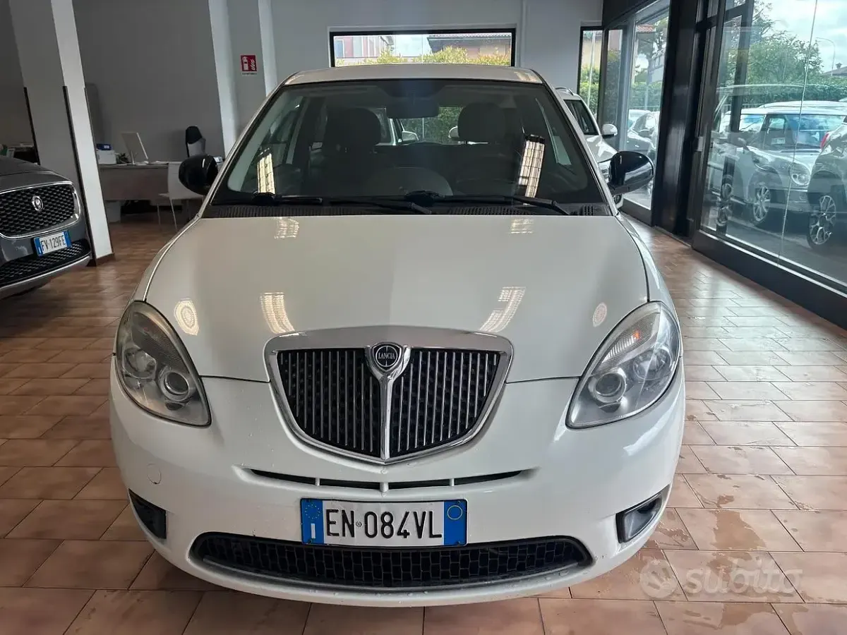 Usata Lancia Ypsilon 95 CV (69 kW) 2012 Bianco Utilitaria