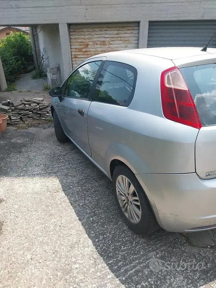 Usata Fiat Grande Punto 75 CV (55 kW) 2006 Grigio Utilitaria
