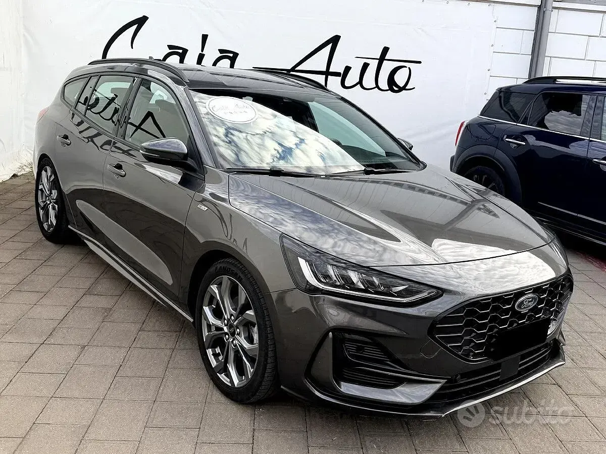 Begagnad Ford Focus ST-Line 116 HK (85 kW) 2023 Grå Kombi