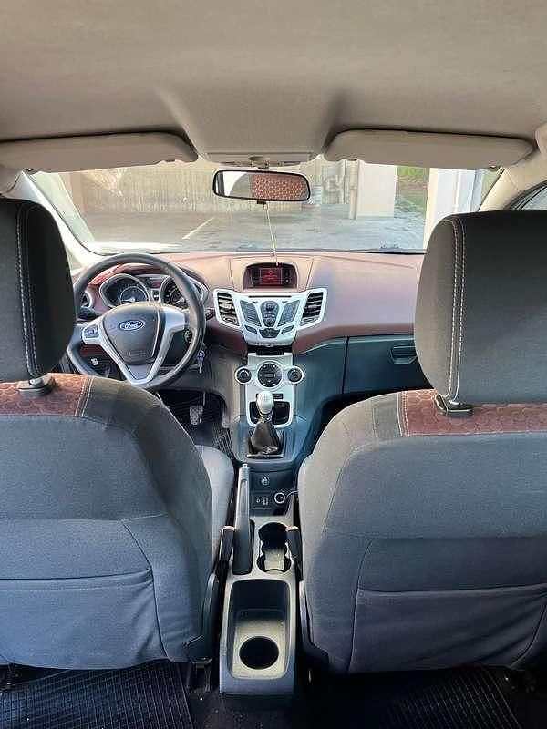 Usata Ford Fiesta 97 CV (71 kW) 2010 Nero Utilitaria