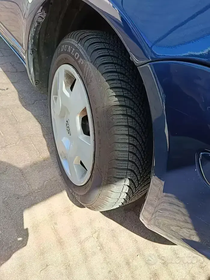 Begagnad Toyota Yaris 65 HK (47 kW) 2004 Blå Kombi