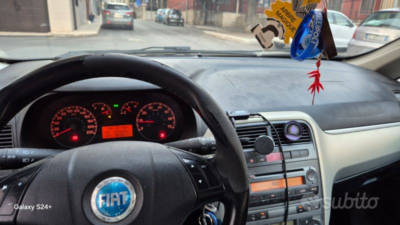 Usata Fiat Grande Punto Active 77 CV (56 kW) 2006 Grigio Utilitaria