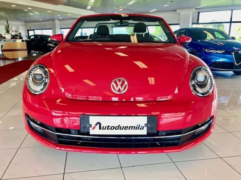 Usata VW Beetle Cabriolet 105 CV (77 kW) 2013 Rosso Cabrio