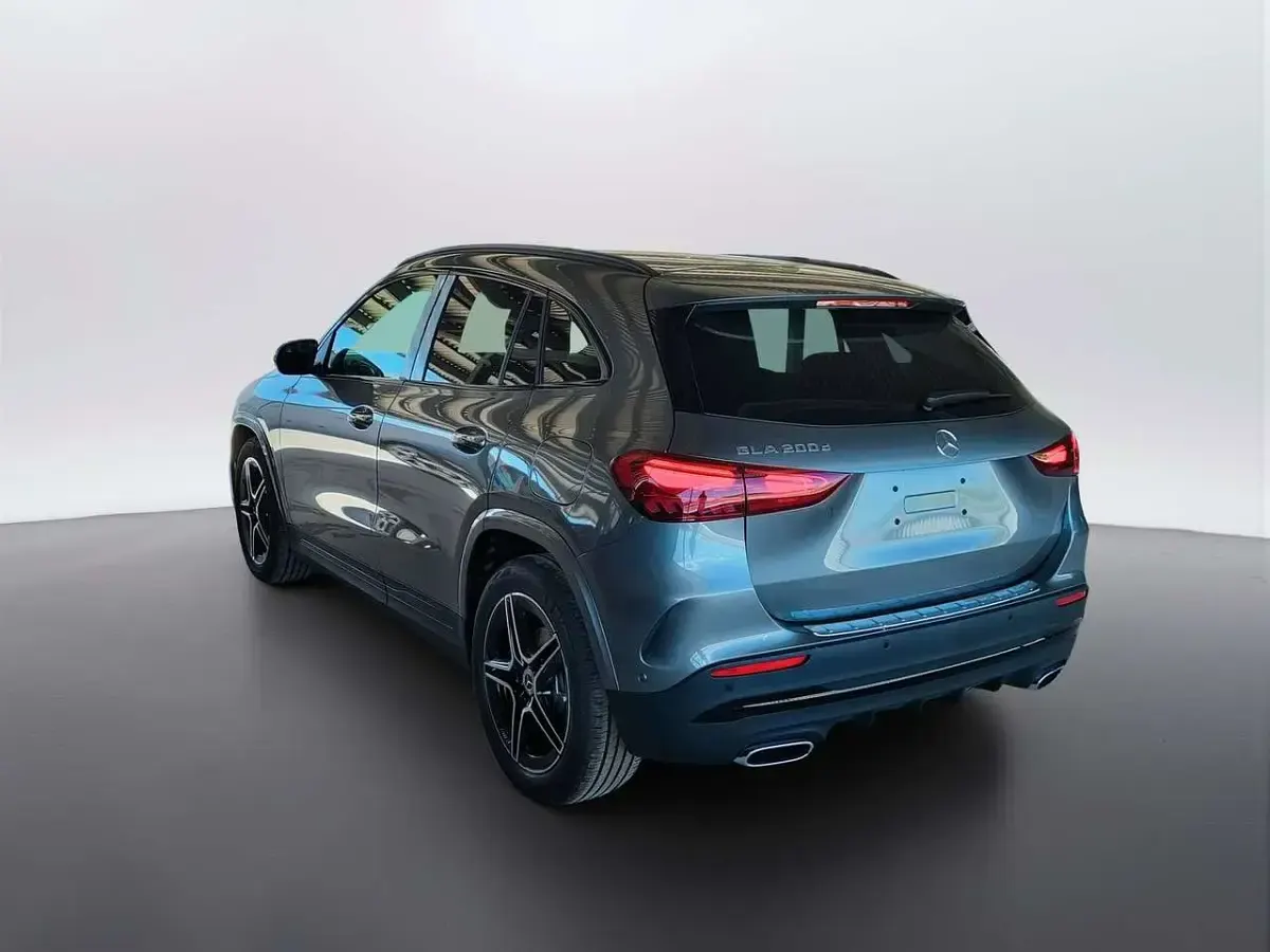 Nuova Mercedes GLA200 150 CV (110 kW) 2026 Grigio montagna SUV