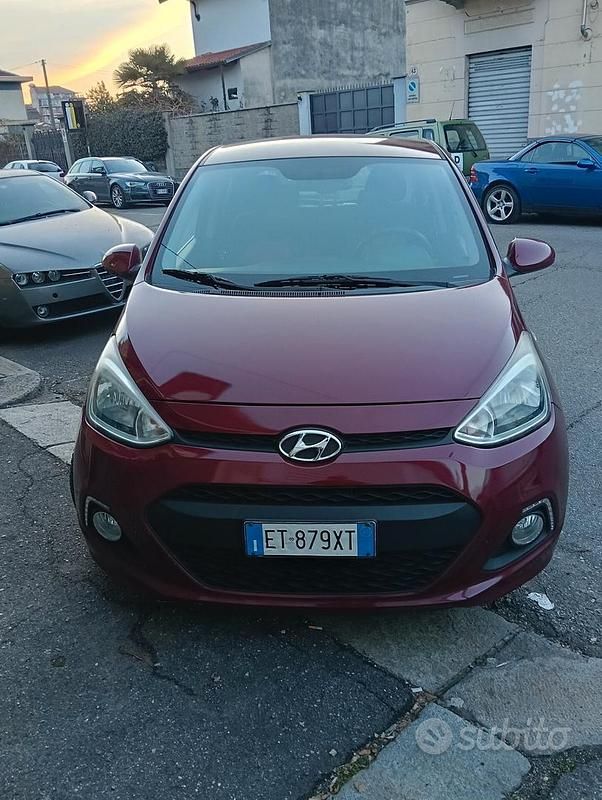 Rosso Usata 2014 Hyundai i10 Due volumi | 5600 € (Buon prezzo) - Immagine 1/4