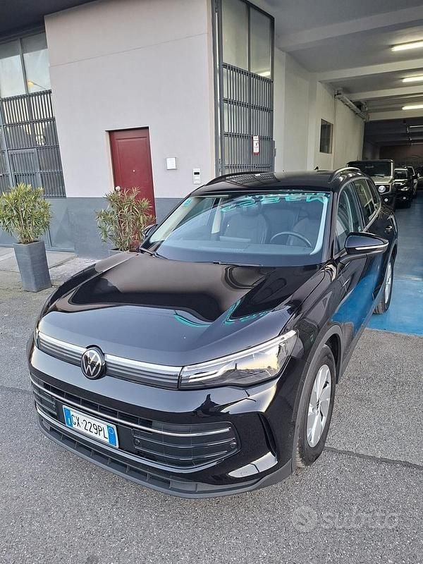 Gebraucht VW Tiguan Life 150 PS (110 kW) 2024 Schwarz SUV