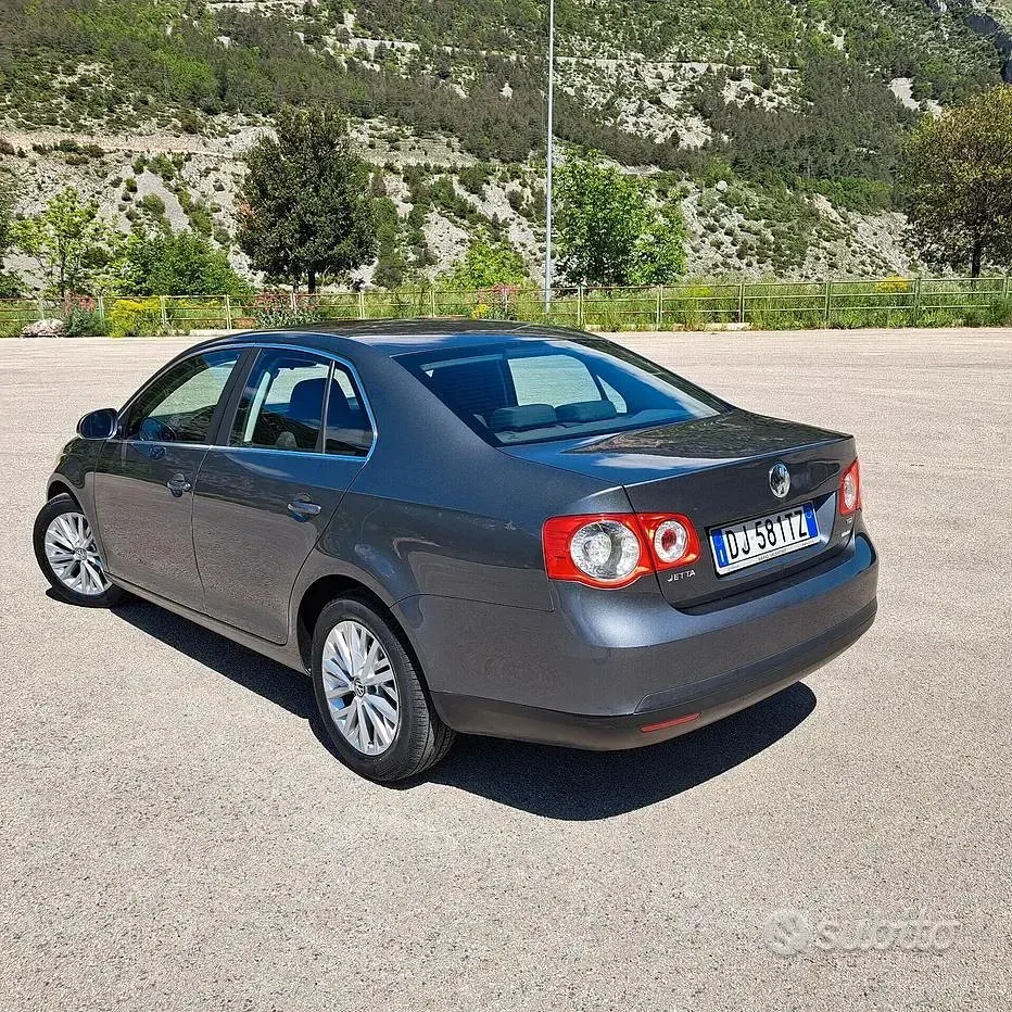 Usata VW Jetta 105 CV (77 kW) 2007 Grigio Berlina
