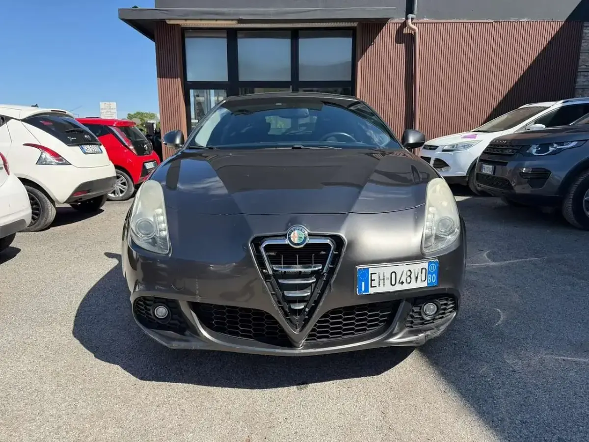 Usata Alfa Romeo Giulietta Distinctive 170 CV (125 kW) 2011 Grigio Utilitaria