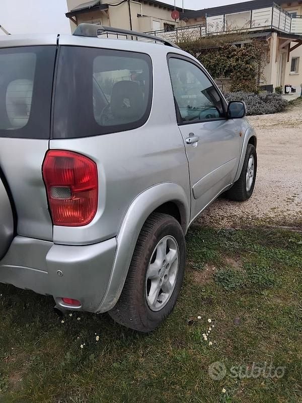 Usata Toyota RAV4 116 CV (85 kW) 2002 Grigio SUV