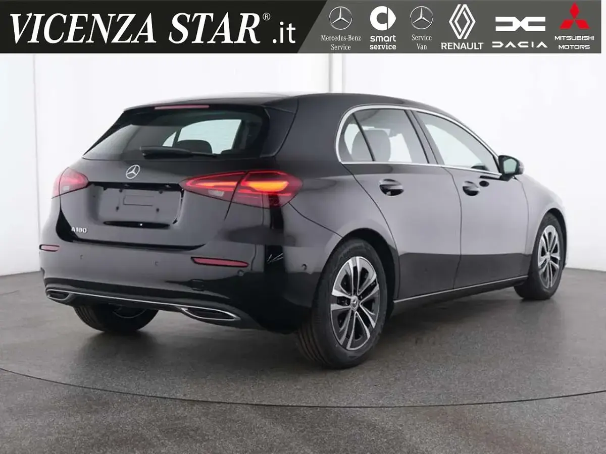 Usata Mercedes A180 Advanced 136 CV (100 kW) 2025 Nero cosmo Berlina