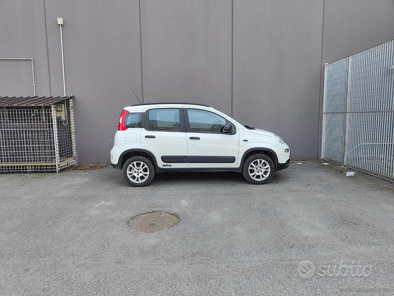 Usata Fiat Panda 4x4 S 84 CV (61 kW) 2018 Bianco Utilitaria