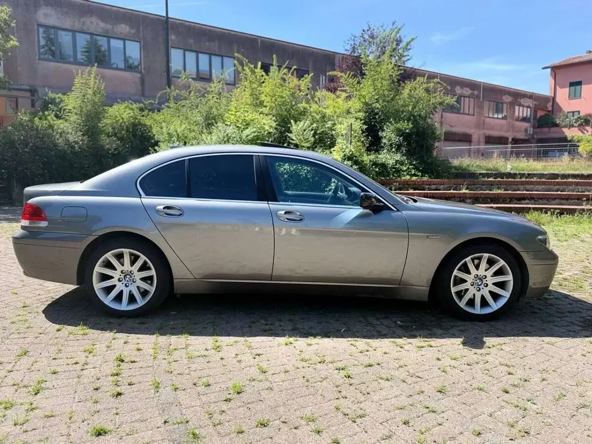 Usata BMW 745 Comfort Edition 333 CV (244 kW) 2002 Argento Berlina