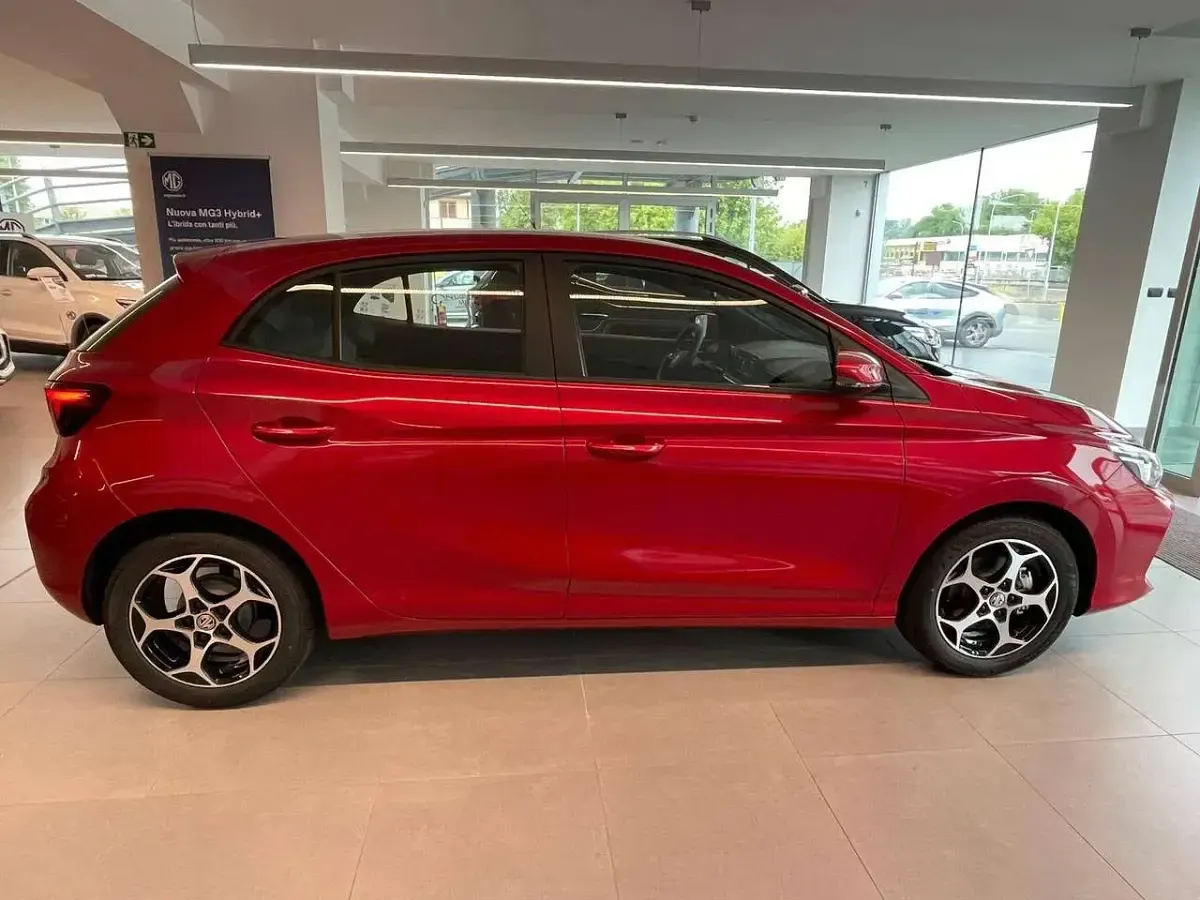 Nuova MG MG3 Comfort 116 CV (85 kW) 2026 Diamond red Utilitaria
