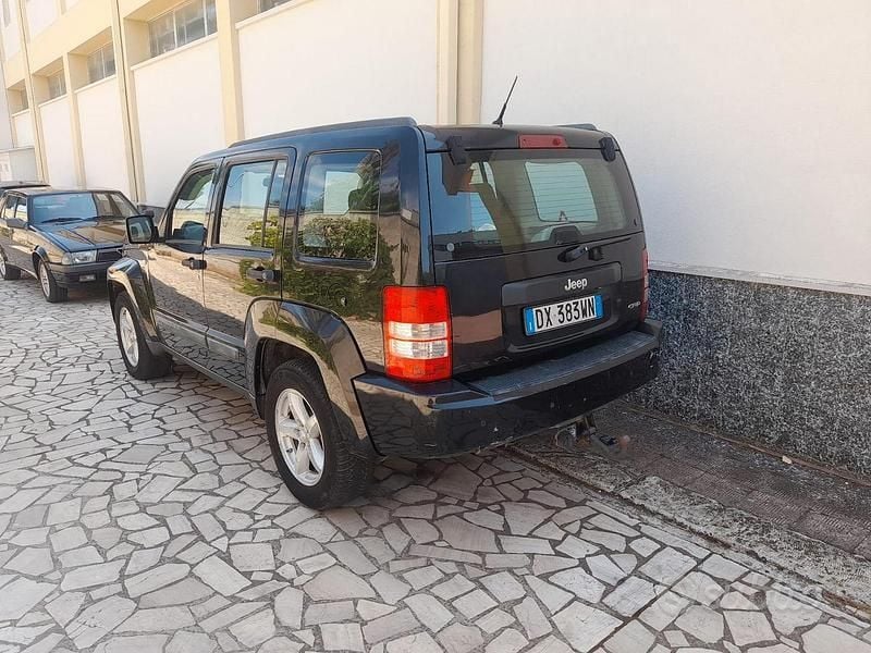 Usata Jeep Cherokee 163 CV (119 kW) 2009 Nero SUV