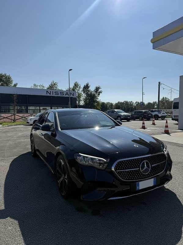 Usata 2023 Mercedes E220 Premium Plus Berlina | 43.000 € (Super prezzo) - Immagine 1/4