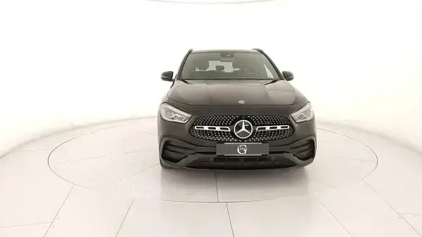 Usata Mercedes GLA180 Premium 116 CV (85 kW) 2023 Nero SUV