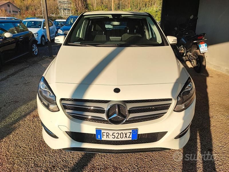 Usata Mercedes B180 Premium 109 CV (80 kW) 2018 Bianco Utilitaria
