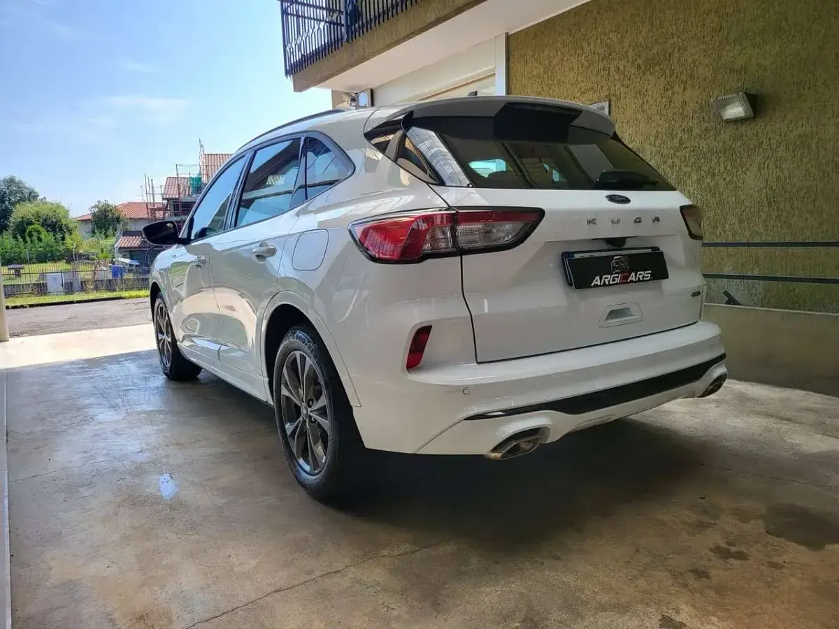Usata Ford Kuga ST-Line 152 CV (111 kW) 2023 Bianco SUV