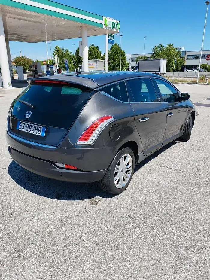Usata Lancia Delta Silver 120 CV (88 kW) 2013 Grigio Utilitaria