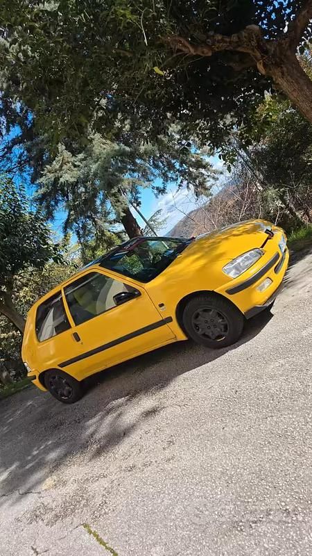 Usata Peugeot 106 2002 Giallo Utilitaria