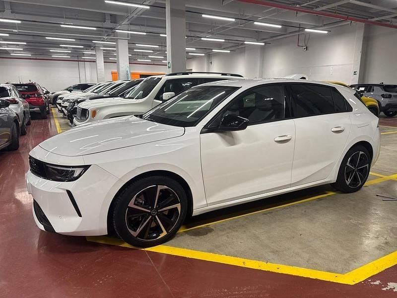 Usata Opel Astra Elegance 181 CV (133 kW) 2024 Bianco Berlina