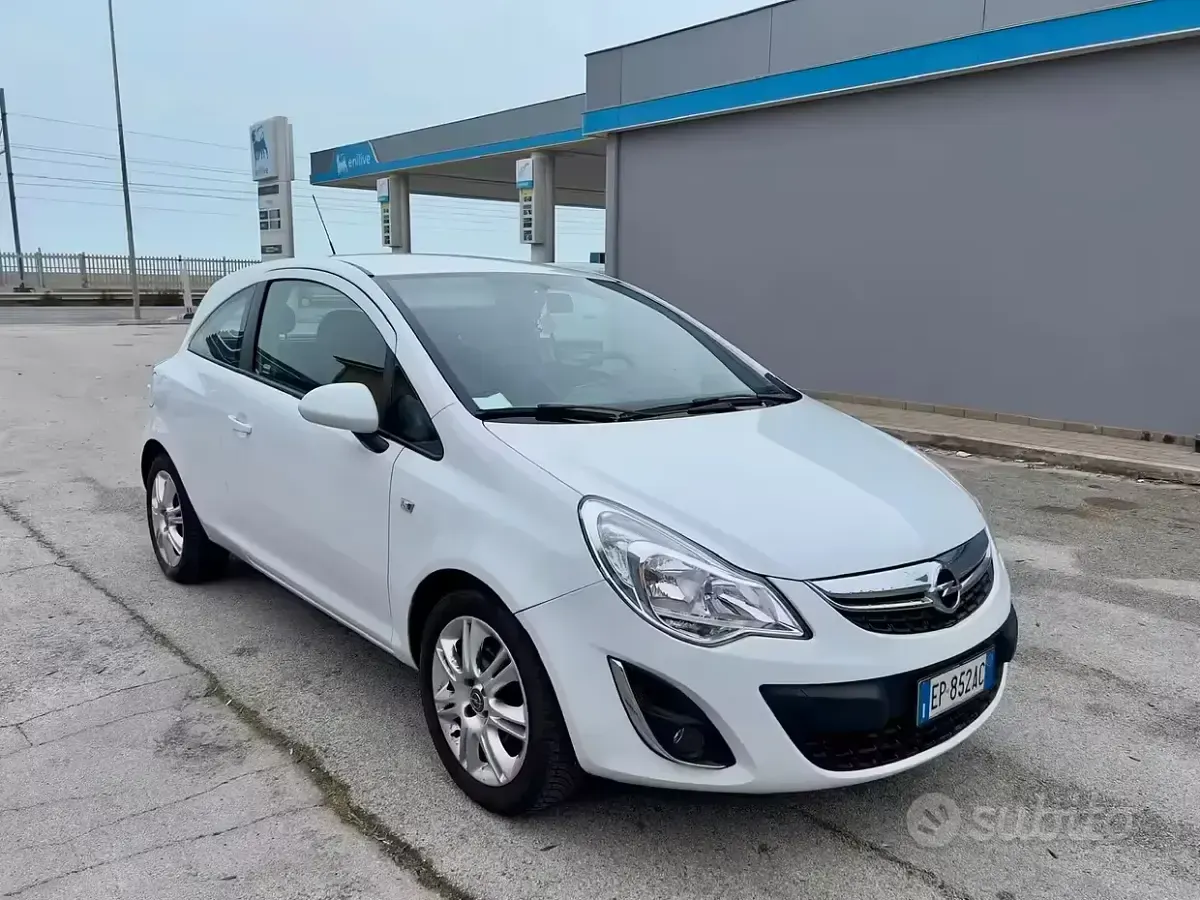Usata Opel Corsa 86 CV (63 kW) 2012 Bianco Utilitaria