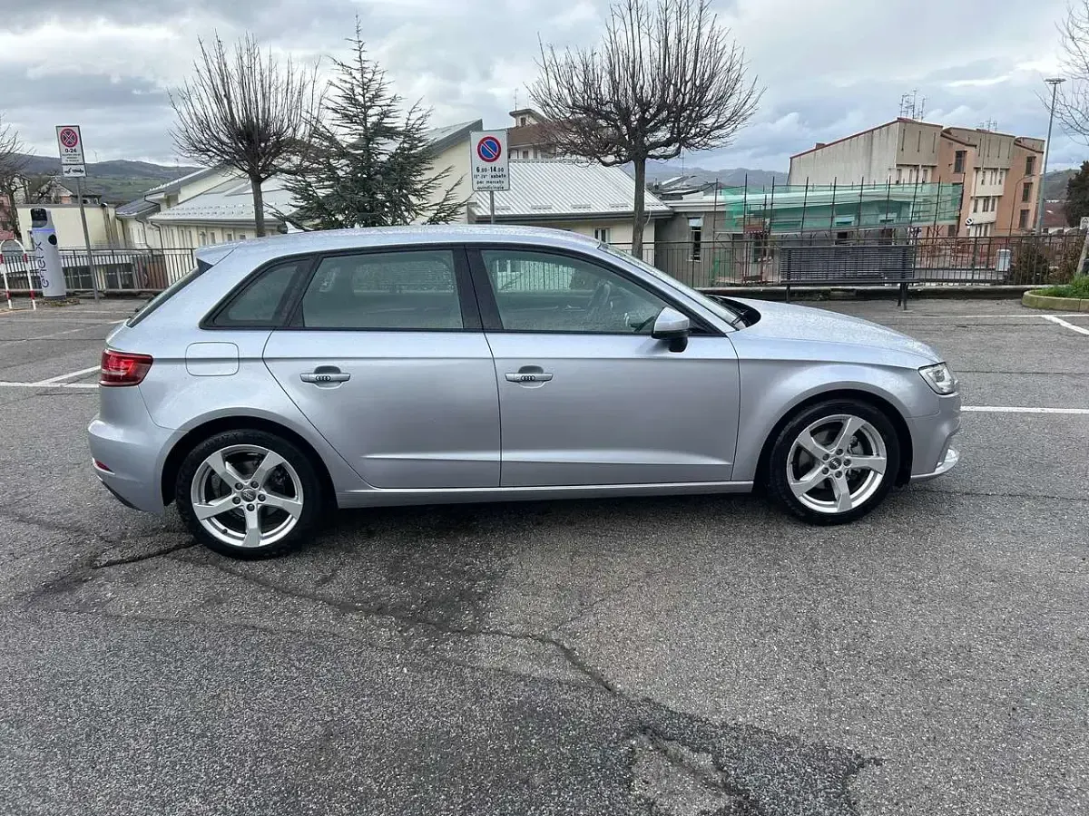 Usata Audi A3 Sport 116 CV (85 kW) 2017 Argento Berlina