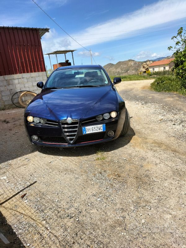 Usata 2007 Alfa Romeo 159 Tre volumi | 2800 € (Buon prezzo) - Immagine 1/4