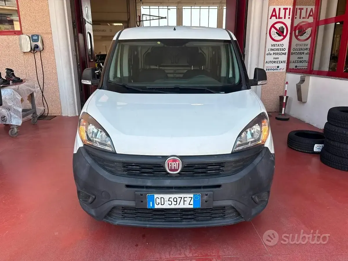 Usata Fiat Doblò Easy 95 CV (69 kW) 2021 Bianco Monovolume