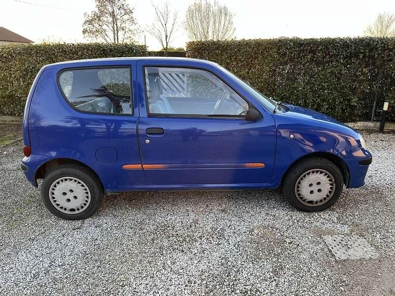 Usata Fiat 600 54 CV (39 kW) 2003 Blu/azzurro Berlina