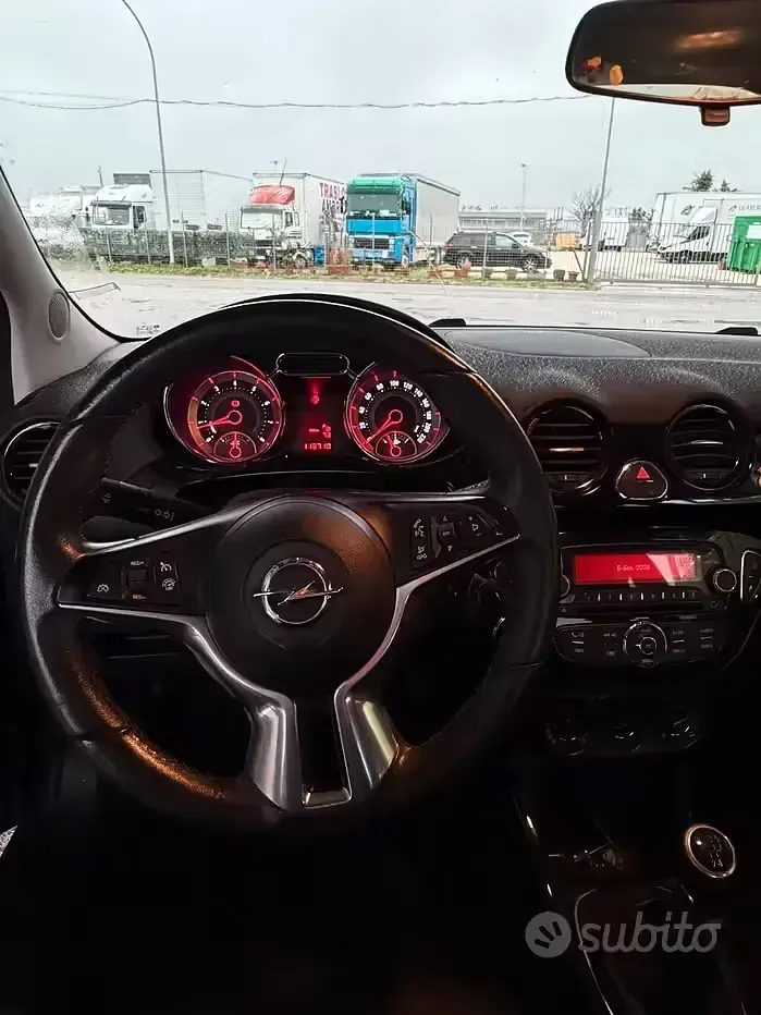 Usata Opel Adam 70 CV (51 kW) 2013 Utilitaria