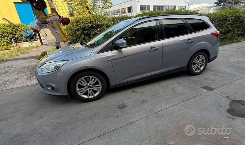 Usata Ford Focus 110 CV (80 kW) 2011 Grigio Station wagon