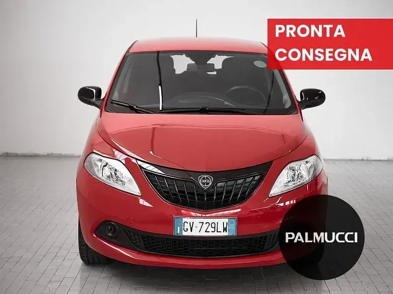 Usata Lancia Ypsilon Silver 70 CV (51 kW) 2024 Rosso Utilitaria