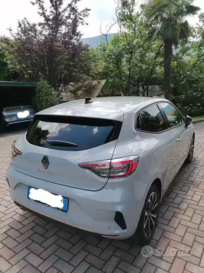 Usata Renault Clio V Techno 90 CV (66 kW) 2024 Grigio Utilitaria