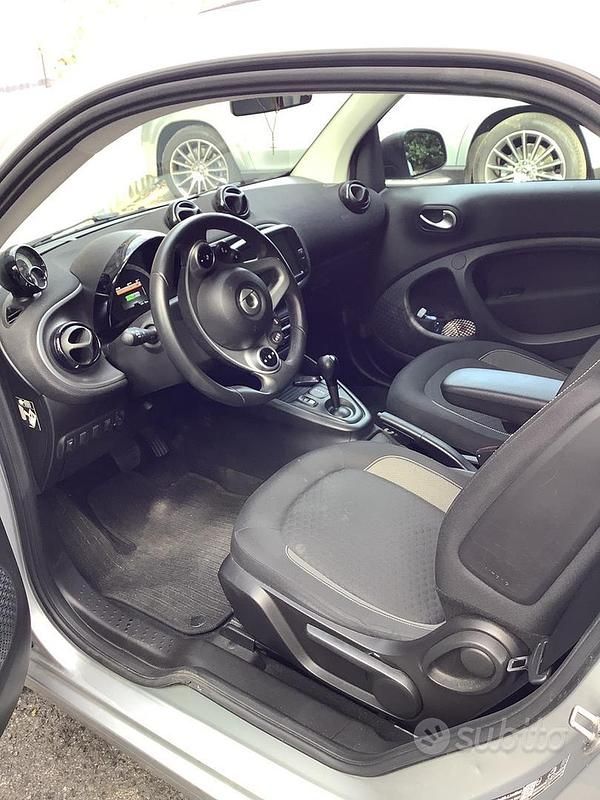 Usata Smart ForTwo Coupé 58 kW (80 CV) 2022 Bianco Utilitaria