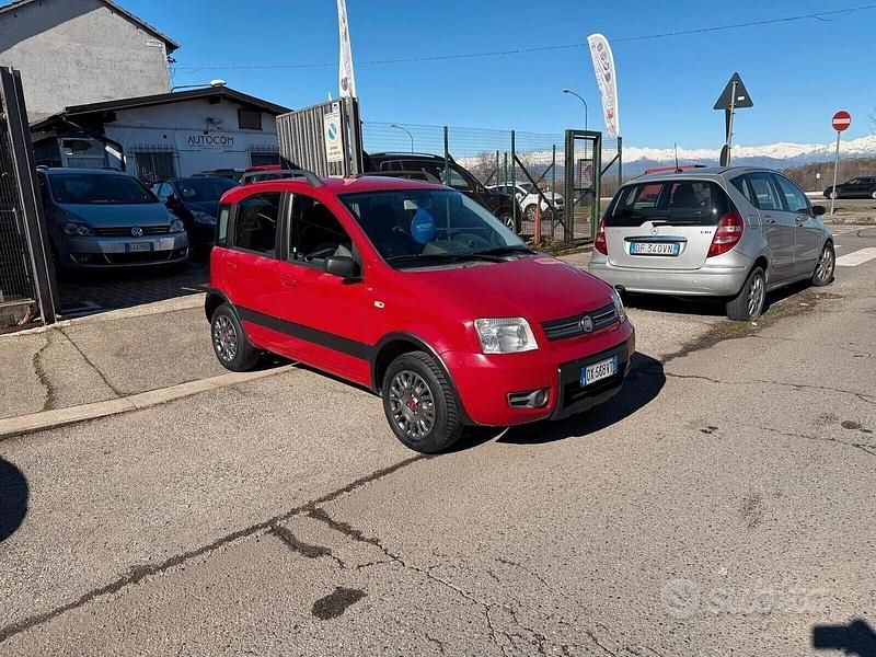 Usata Fiat Panda Climbing 60 CV (44 kW) 2009 Rosso Utilitaria