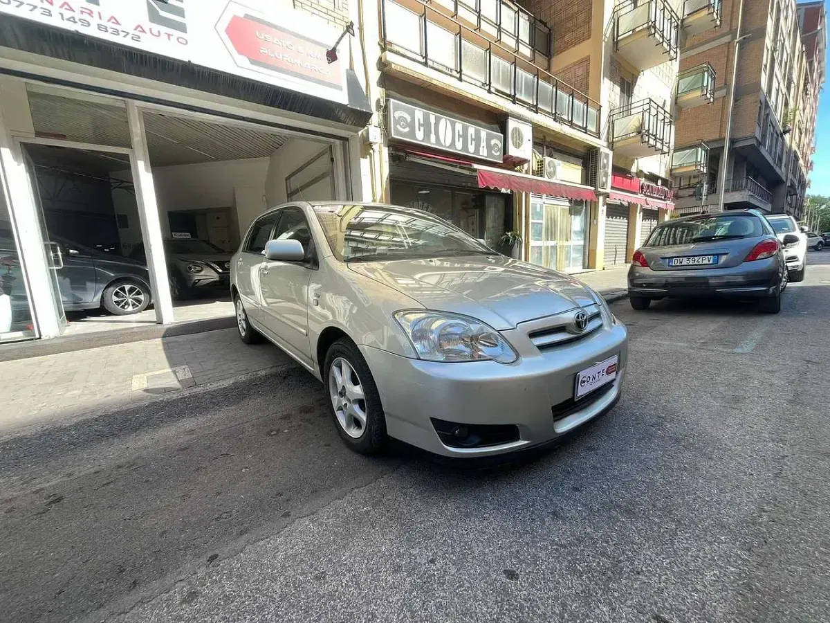 Usata Toyota Corolla 90 CV (66 kW) 2006 Grigio Berlina