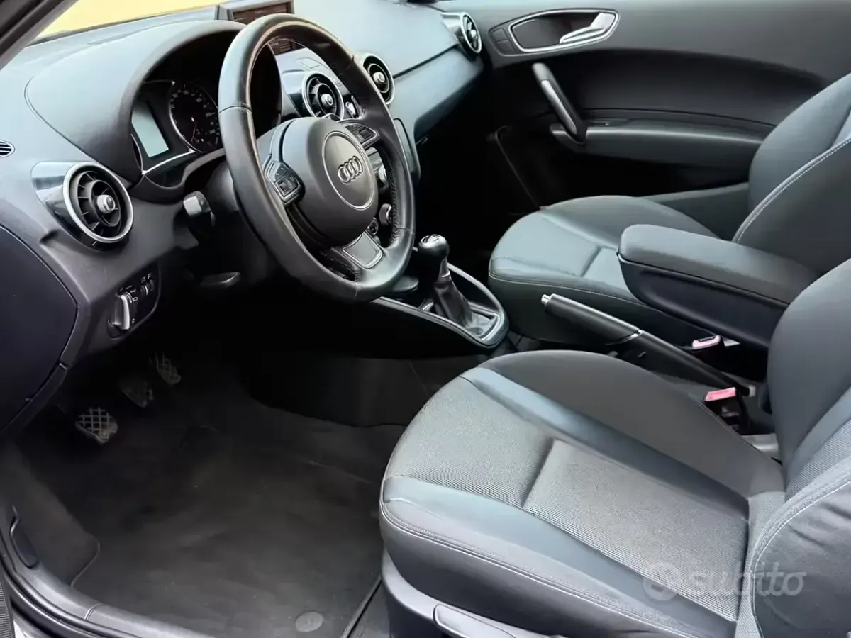 Usata Audi A1 Attraction 105 CV (77 kW) 2012 Nero Utilitaria