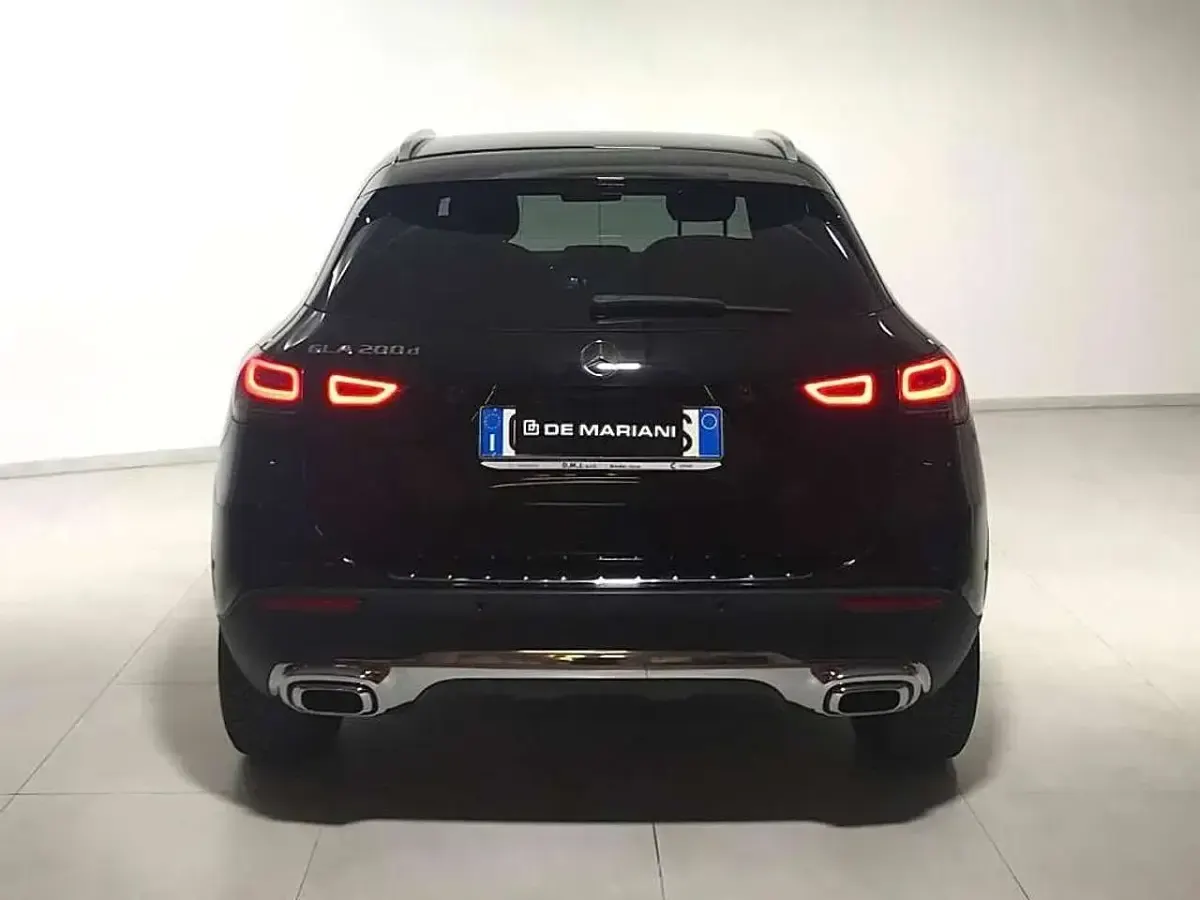 Usata Mercedes GLA200 150 CV (110 kW) 2020 Nero SUV