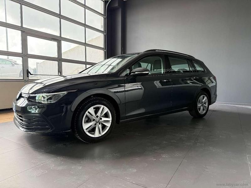 Usata VW Golf VIII Life 116 CV (85 kW) 2022 Grigio Station wagon