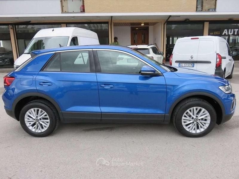 Usata VW T-Roc Life 110 CV (80 kW) 2023 Azzurro SUV