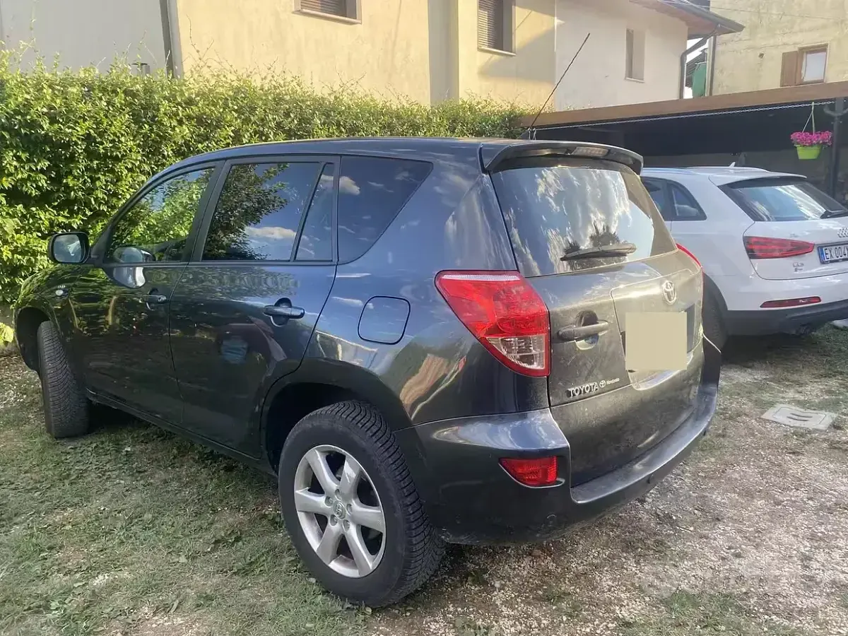 Usata Toyota RAV4 136 CV (100 kW) 2008 Marrone SUV